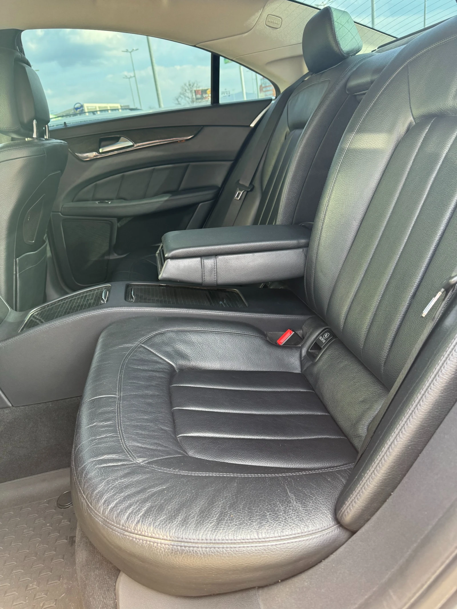 Mercedes-Benz CLS 350 4-MATIC, снимка 11 - Автомобили и джипове - 53759450