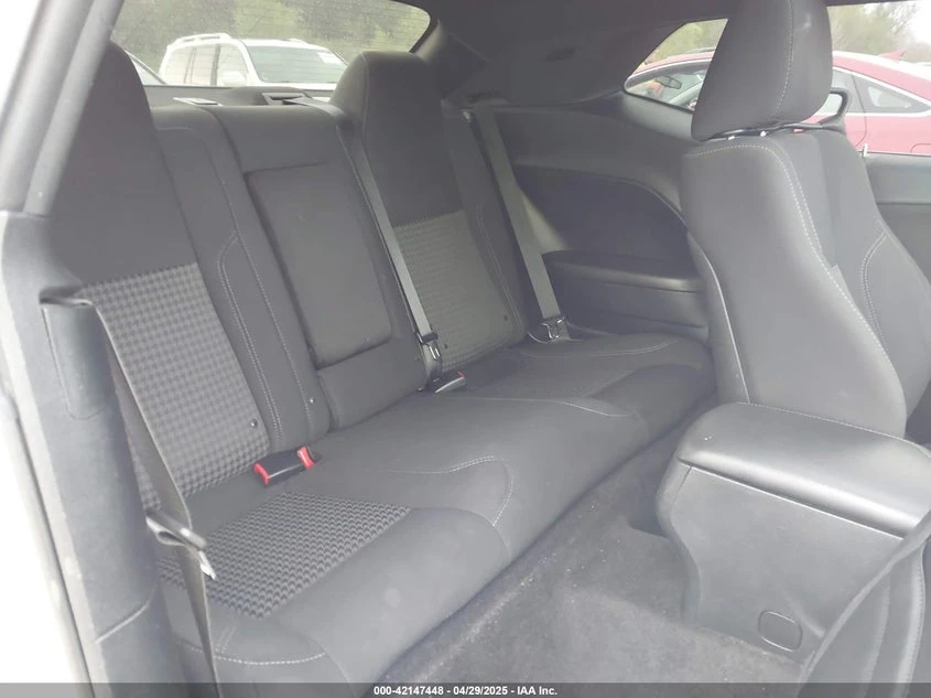 Dodge Challenger 5.7l R/T, снимка 8 - Автомобили и джипове - 53817199