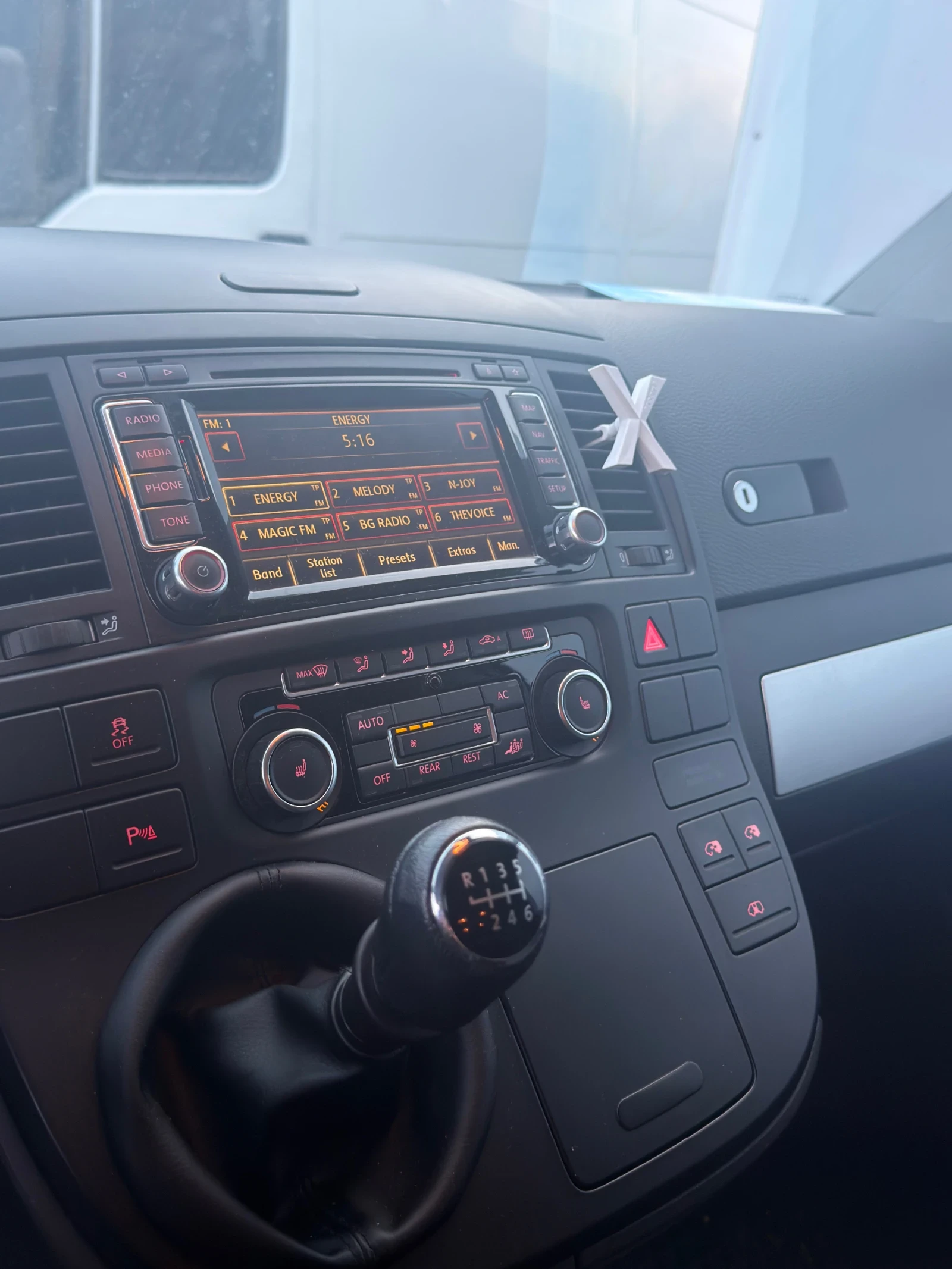 VW Multivan T5.1, снимка 10 - Автомобили и джипове - 53876393