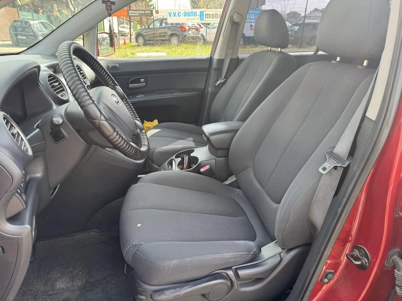 Kia Carens, снимка 4 - Автомобили и джипове - 54087995