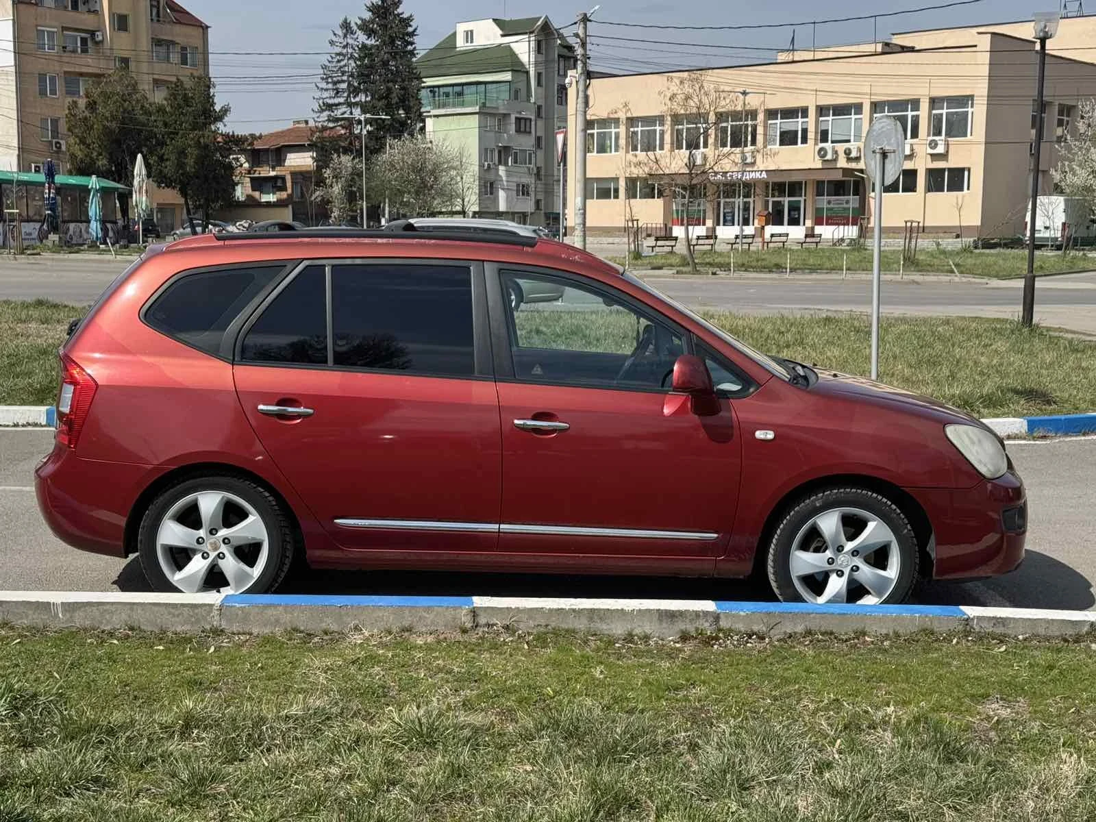 Kia Carens, снимка 10 - Автомобили и джипове - 54087995