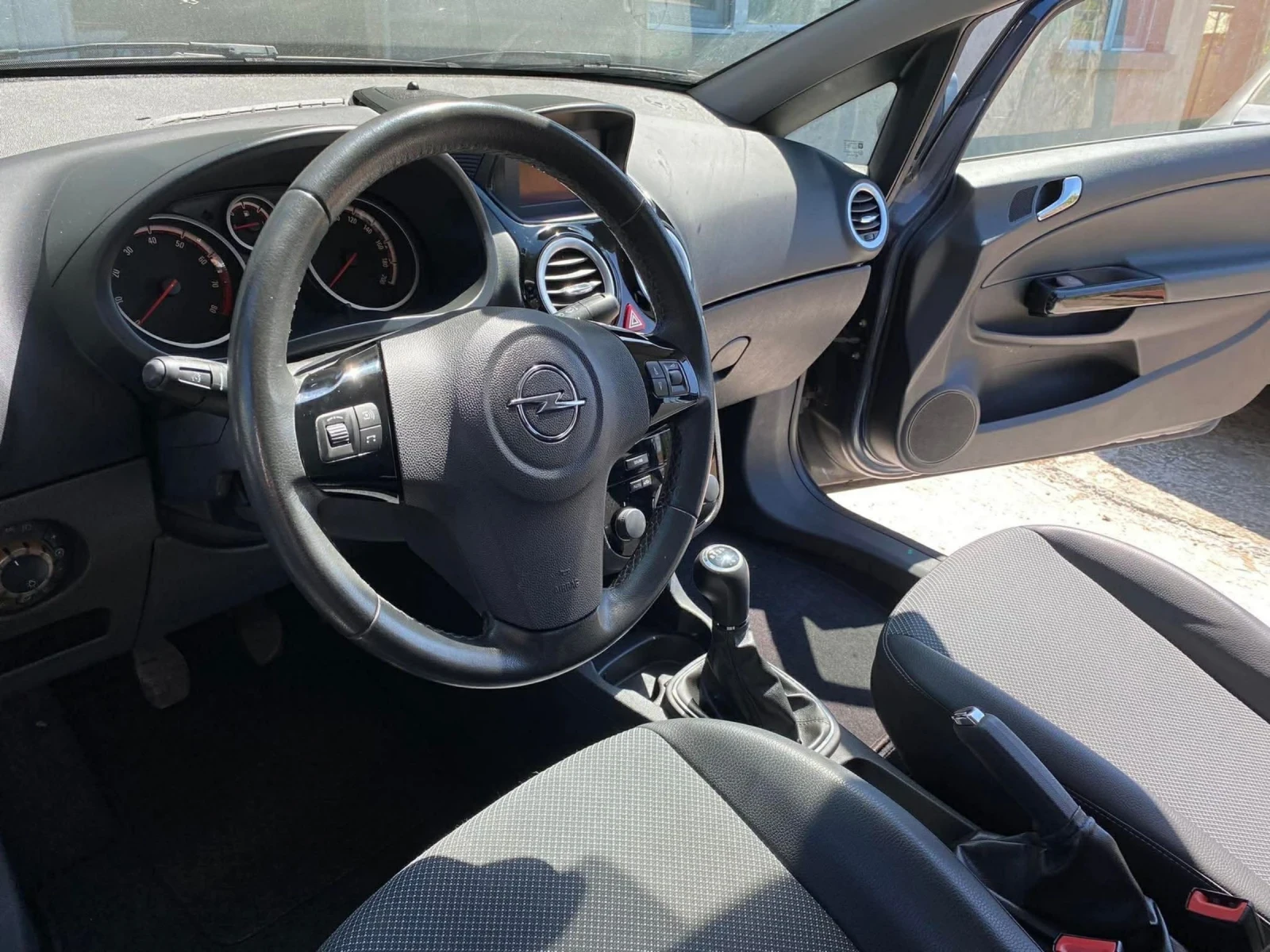 Opel Corsa, снимка 13 - Автомобили и джипове - 54356139