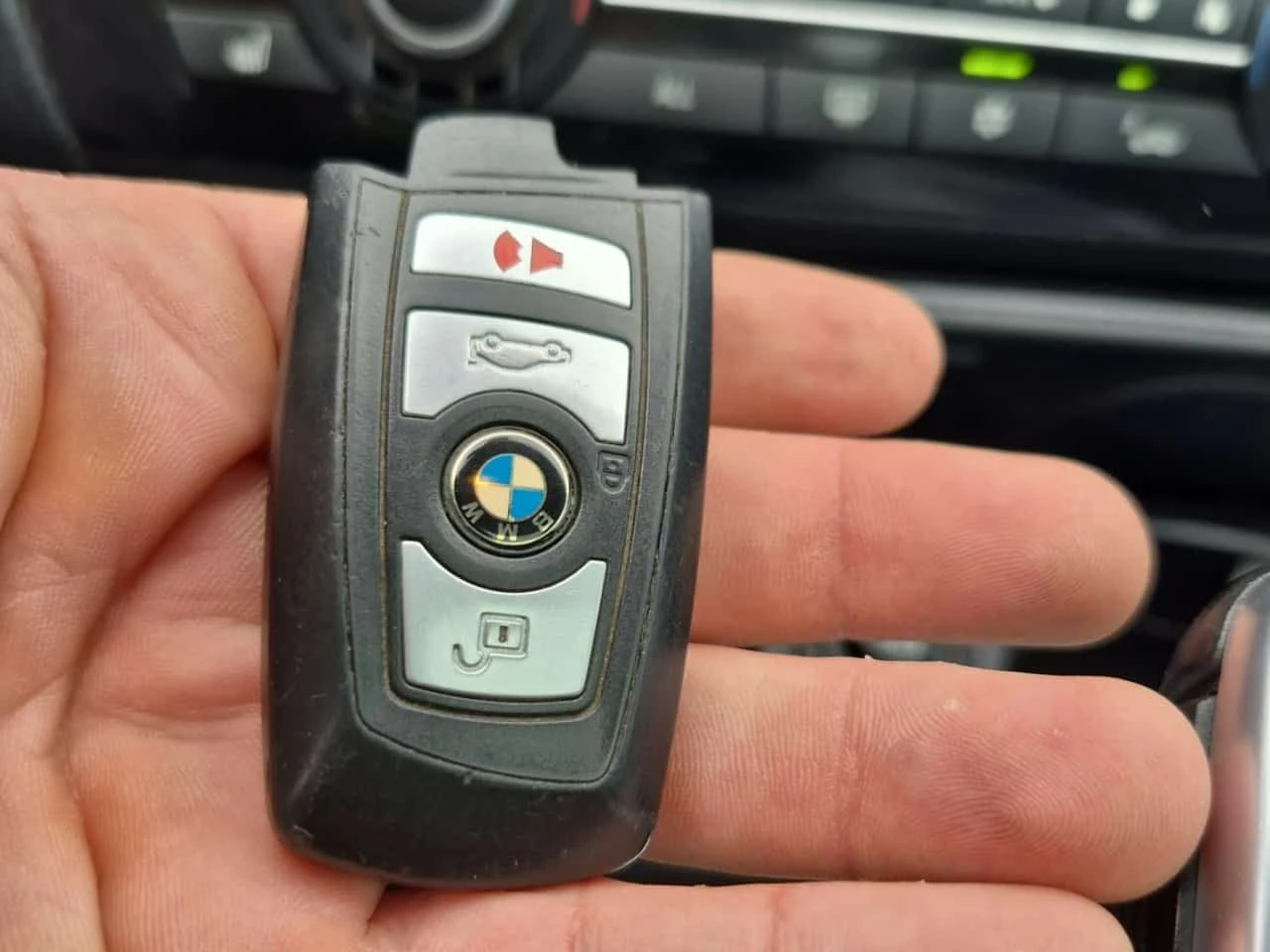 BMW 528 М ПАКЕТ/528I XDRIVE/ШИБЕДАХ/CARFAX/ФИНАНСИРАНЕ, снимка 8 - Автомобили и джипове - 54705249