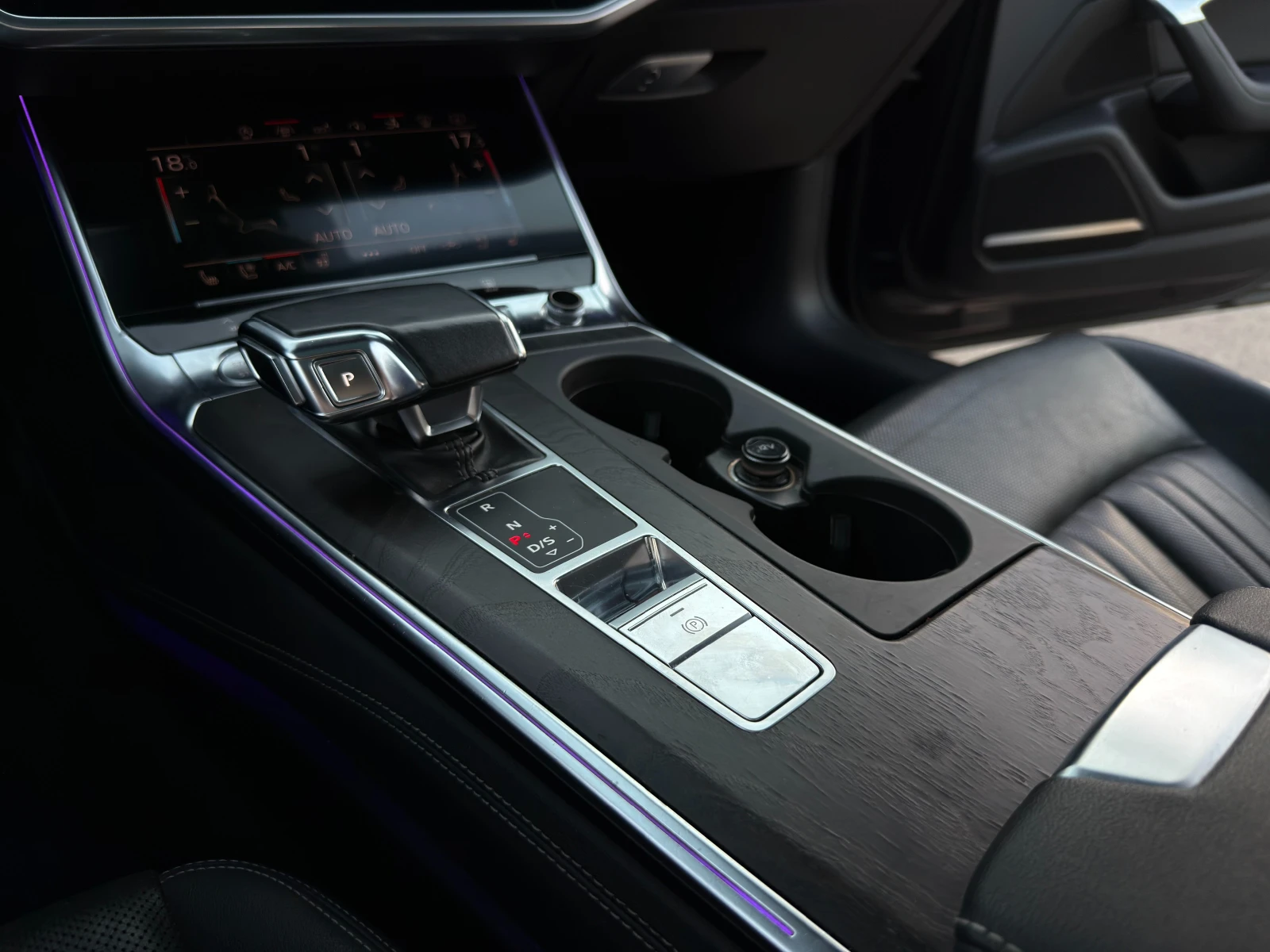 Audi A7 S-LINE* HUD* MATRIX* ОБДУХ* ДИСТ* 360* ПАНО* ВАКУУ, снимка 12 - Автомобили и джипове - 56041137