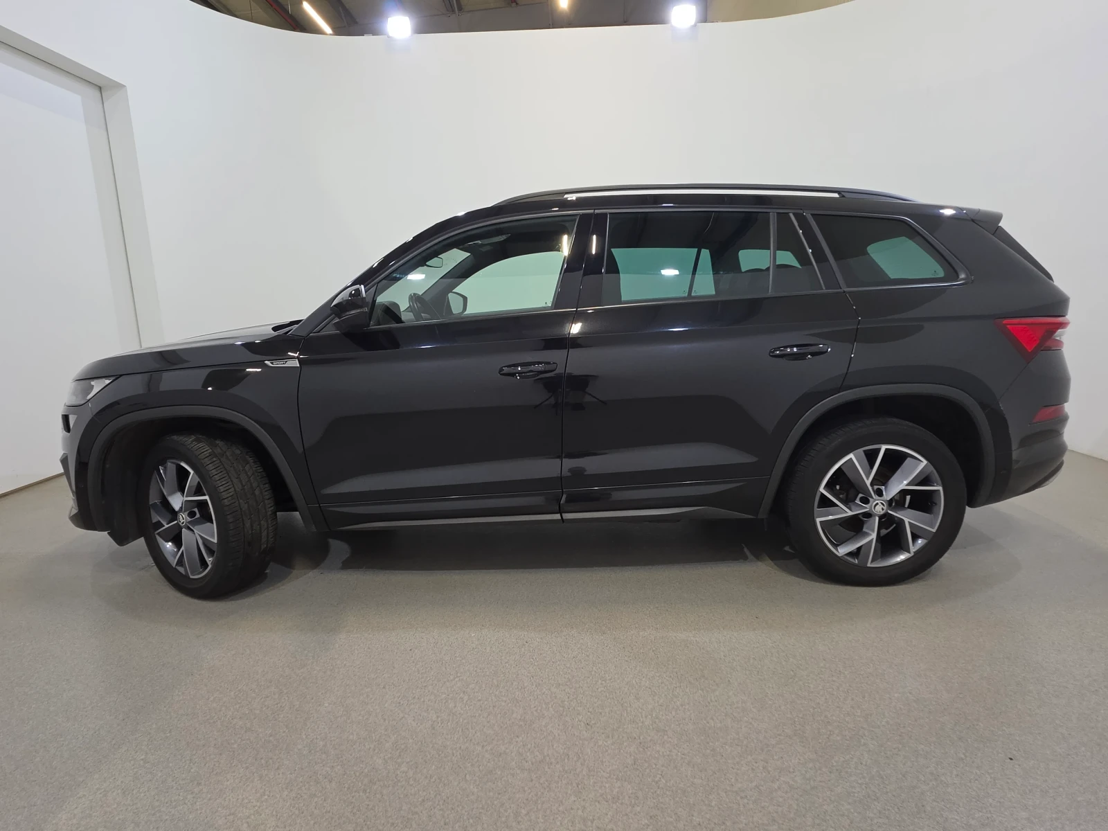 Skoda Kodiaq 2.0 CRTDI Sport-Line 7PL Virtual Navi Alcantara, снимка 5 - Автомобили и джипове - 55134825