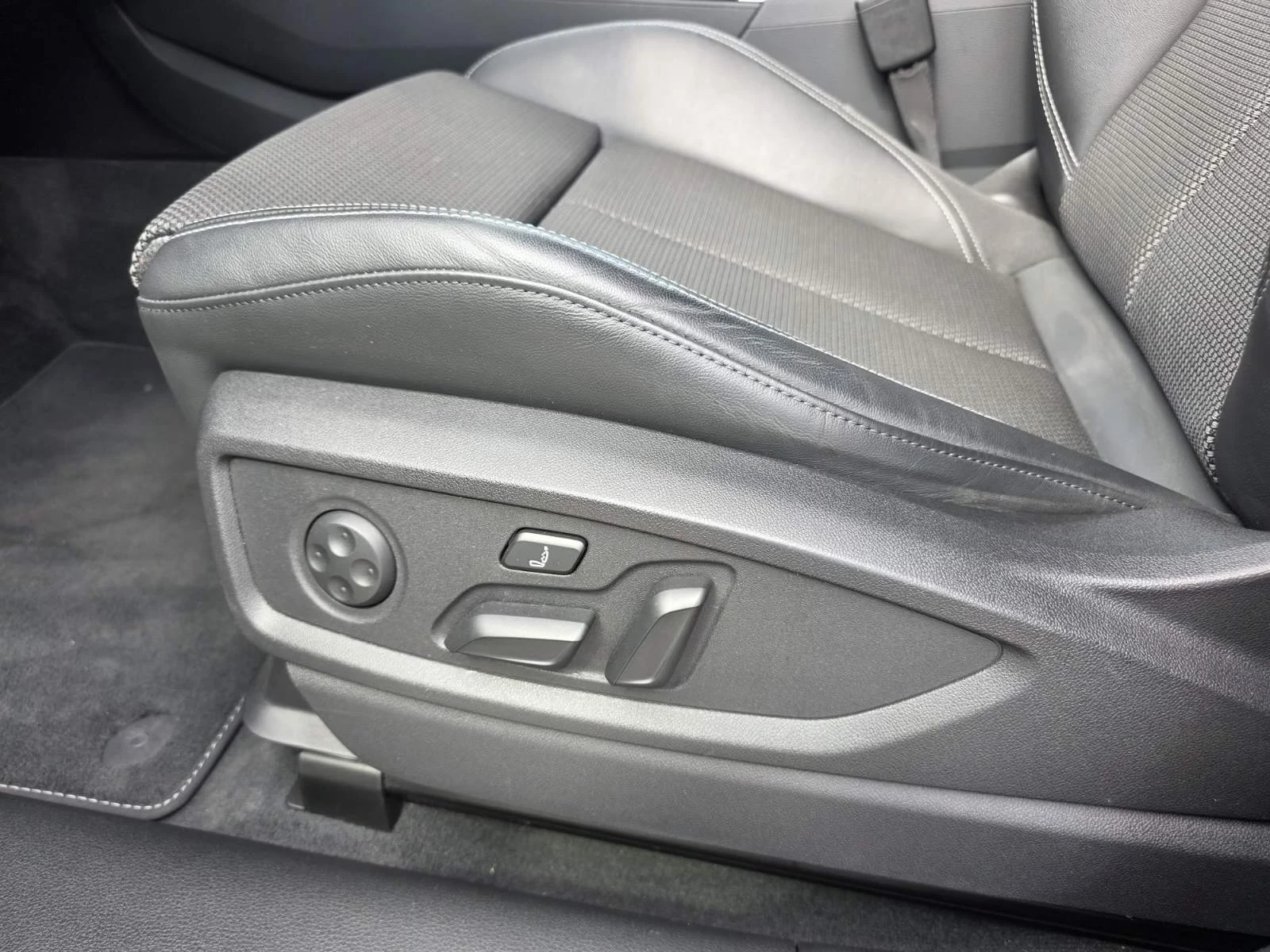 Audi Q5, снимка 14 - Автомобили и джипове - 55254112