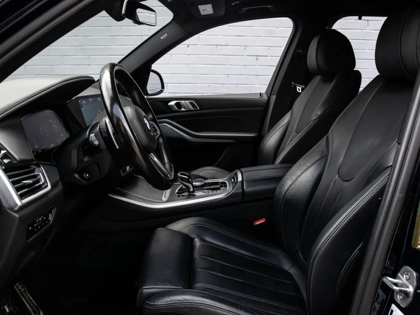 BMW X5 x40i* M-Pack* H/K* Soft Close* 360* Pano* Carbon, снимка 8 - Автомобили и джипове - 55644656