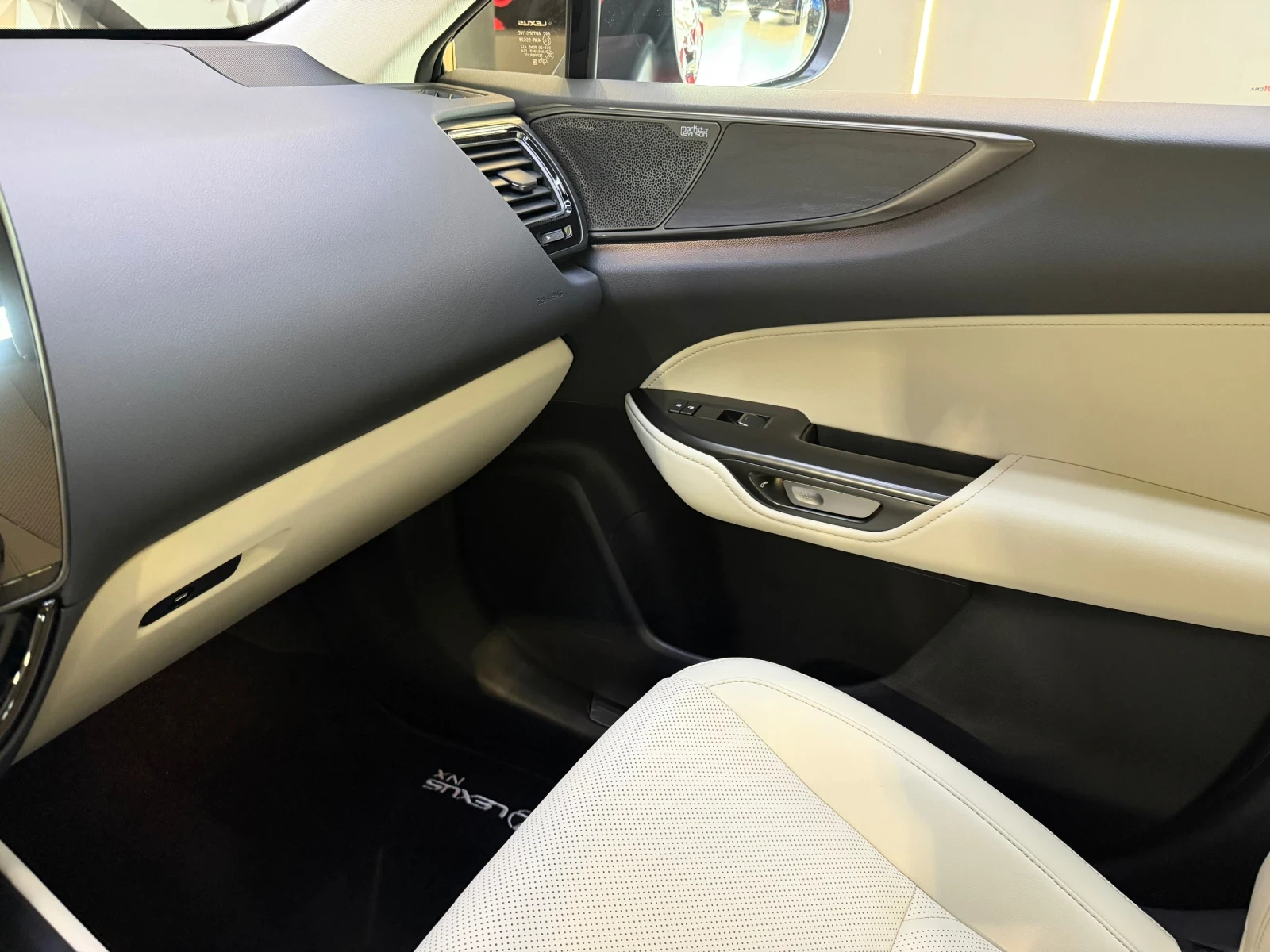 Lexus RX 450h plus ЧИСТО НОВ * FULL Екстри * MARK LEV * ПАНО * HEAD U, снимка 11 - Автомобили и джипове - 55734569
