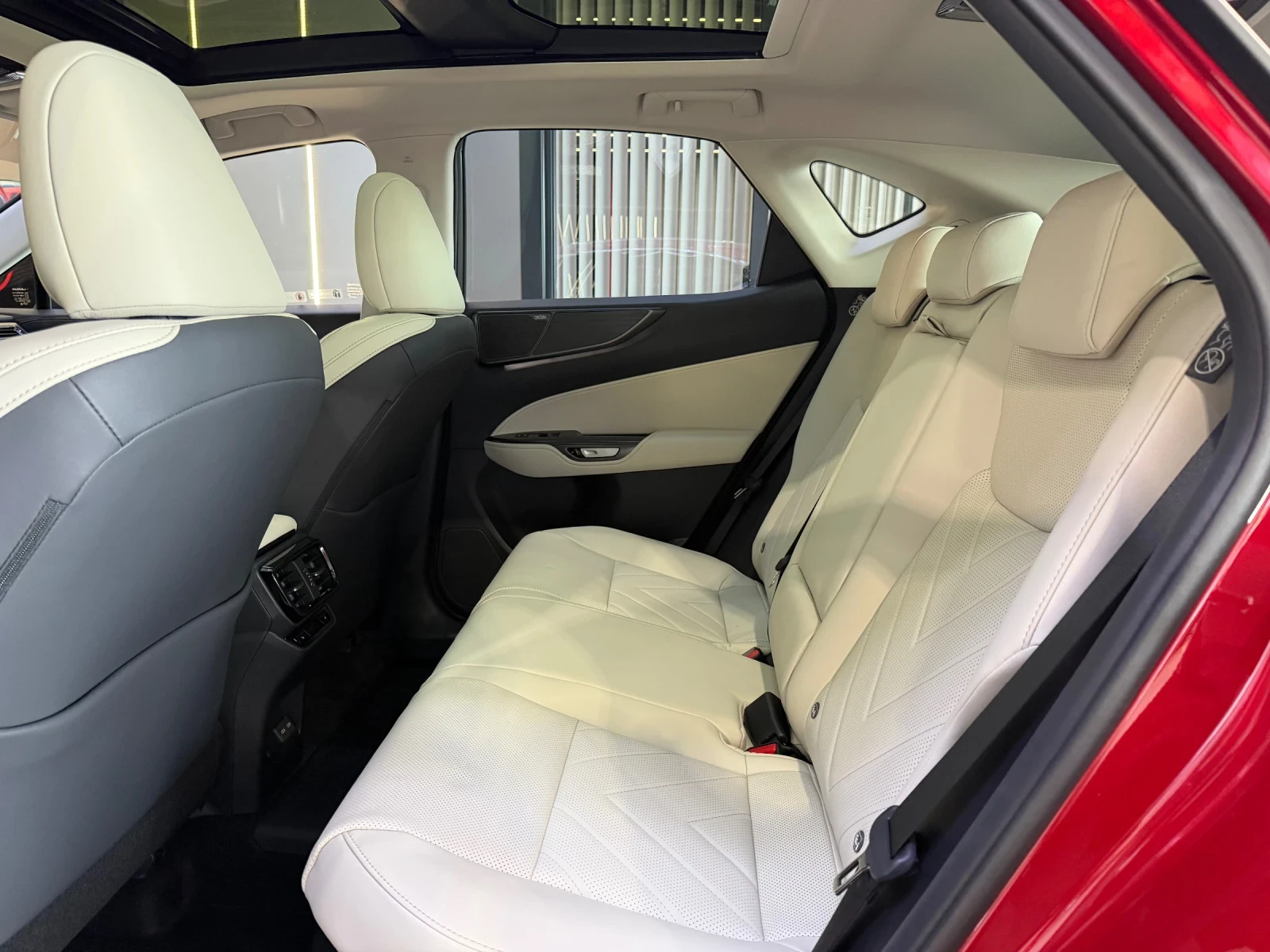 Lexus RX 450h plus ЧИСТО НОВ * FULL Екстри * MARK LEV * ПАНО * HEAD U, снимка 5 - Автомобили и джипове - 55734569