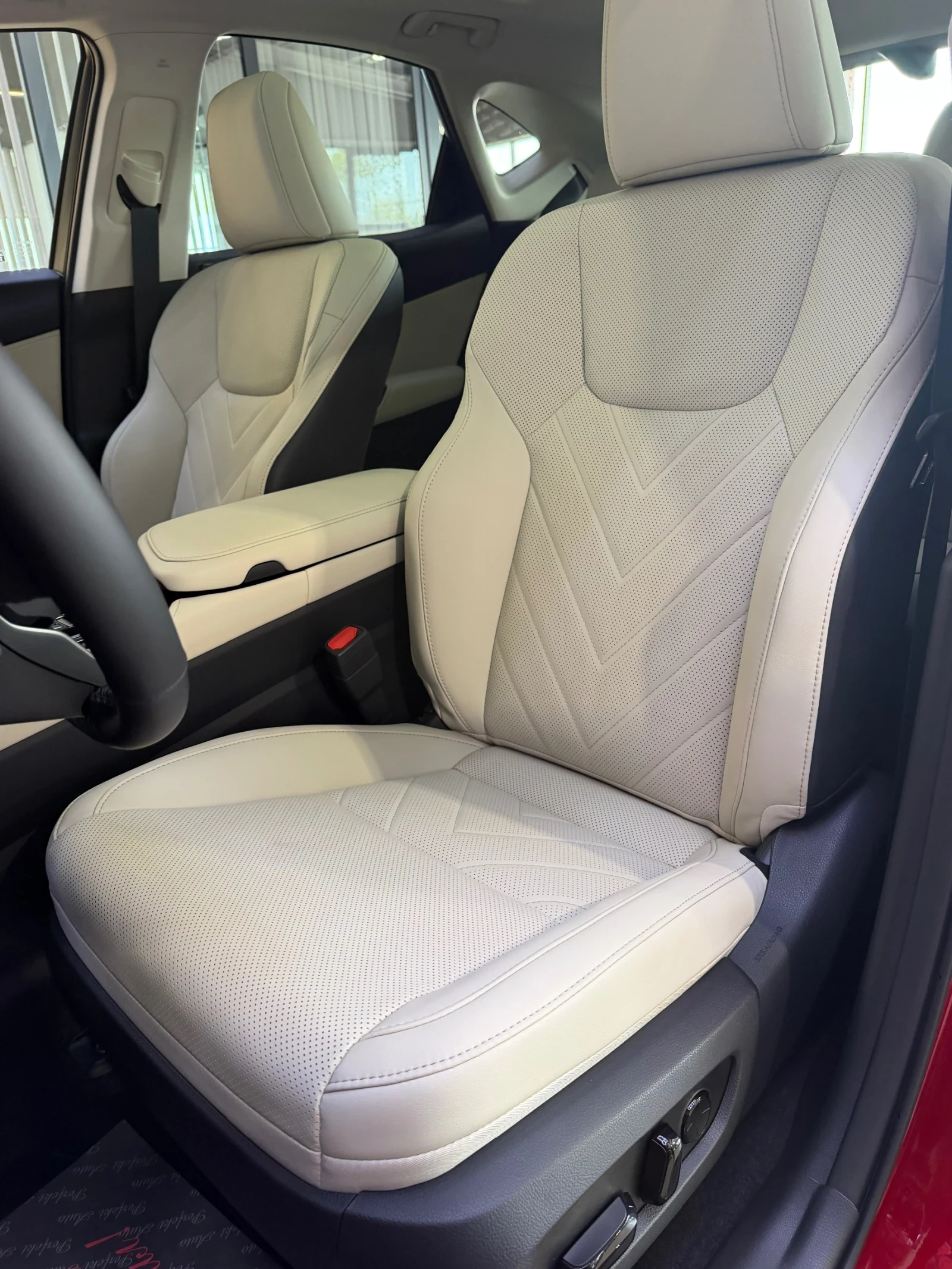 Lexus RX 450h plus ЧИСТО НОВ * FULL Екстри * MARK LEV * ПАНО * HEAD U, снимка 16 - Автомобили и джипове - 55734569