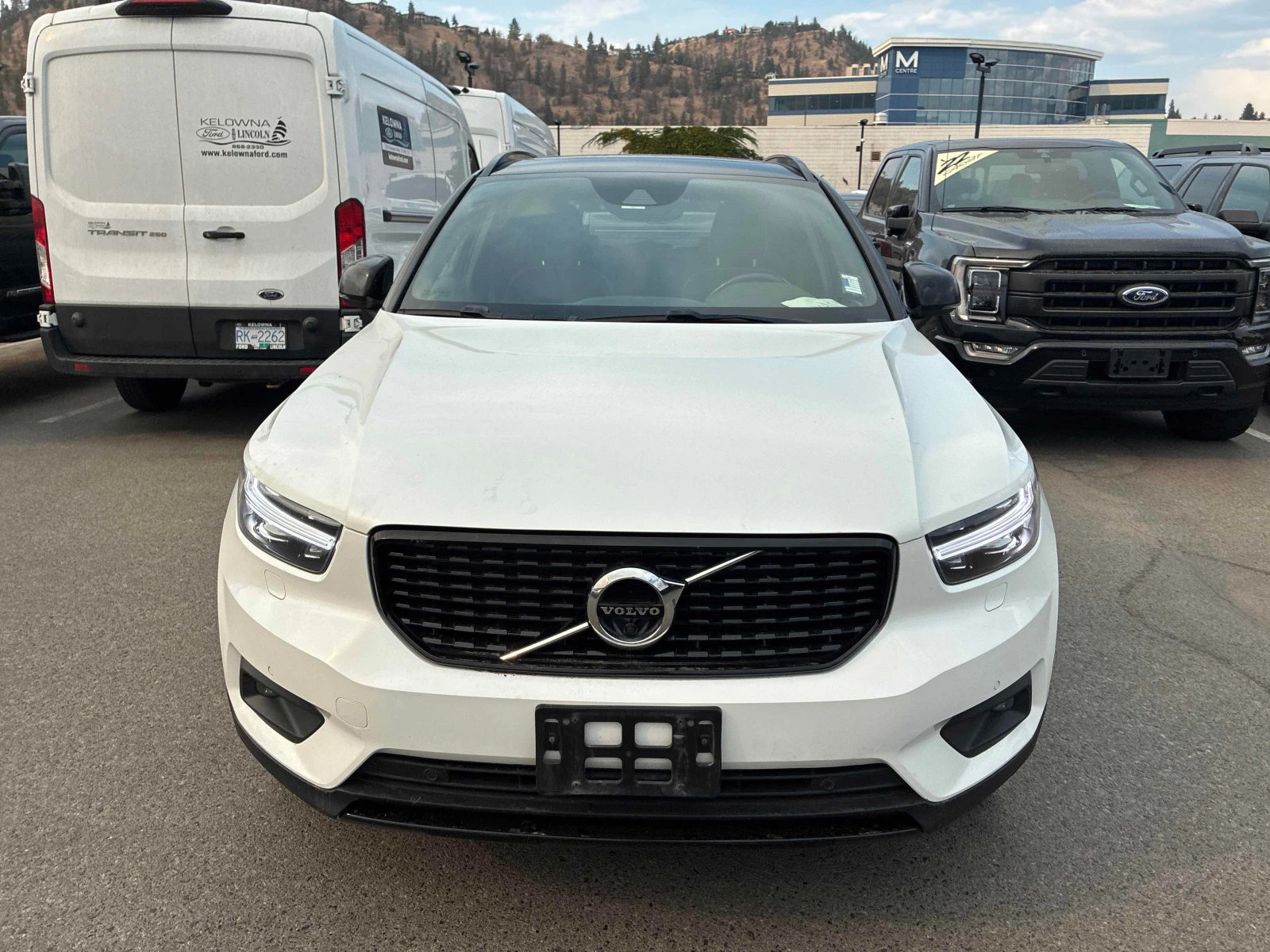 Volvo XC40 R Design / 360 / CARFAX / АВТОКРЕДИТ , снимка 6 - Автомобили и джипове - 55831026