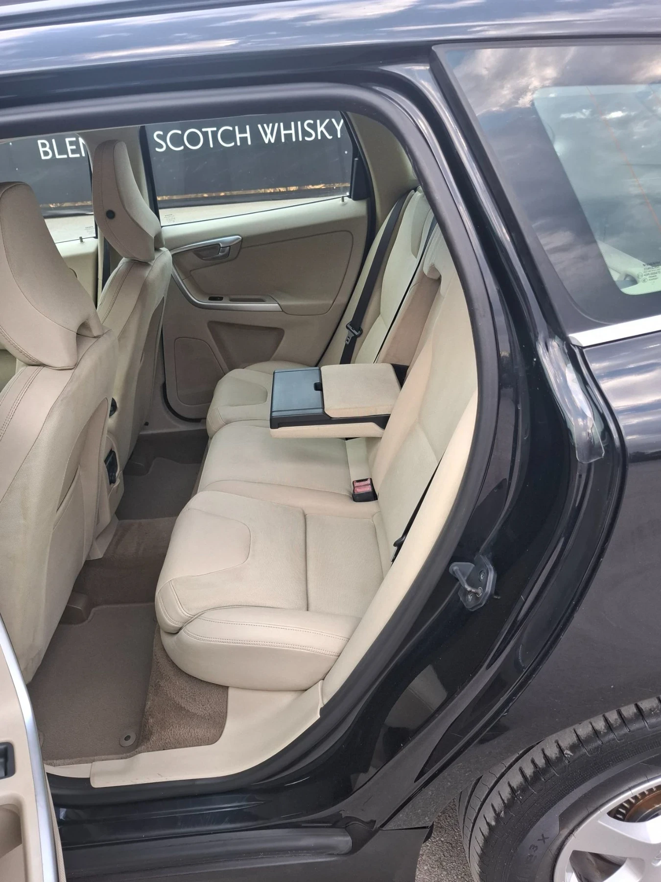 Volvo XC60 2.4D 163к.с 4Х4 ЕВРО5, снимка 11 - Автомобили и джипове - 55905546