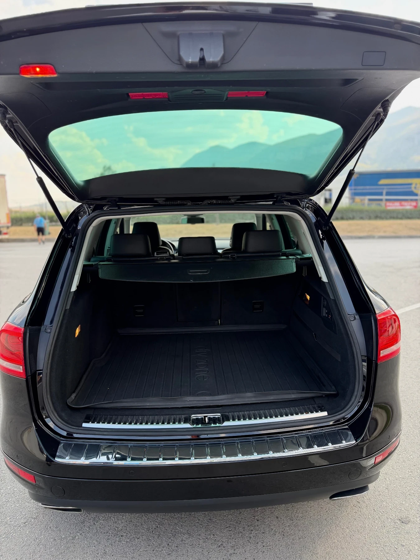 VW Touareg, снимка 11 - Автомобили и джипове - 56034531