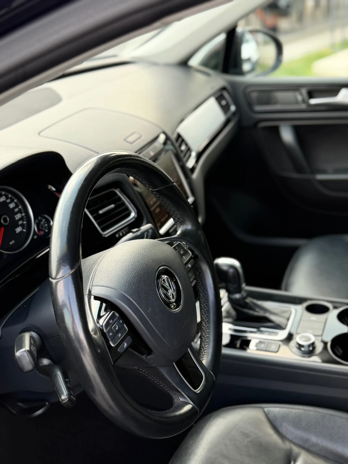 VW Touareg, снимка 4 - Автомобили и джипове - 56034531