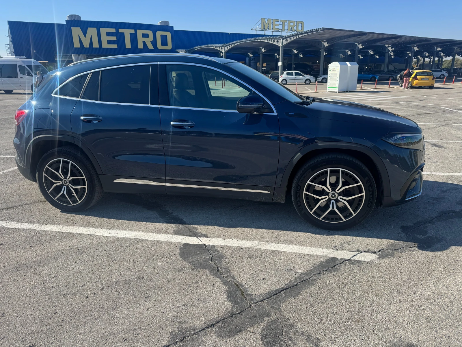 Mercedes-Benz EQA AMG 350 plus, снимка 3 - Автомобили и джипове - 56608825
