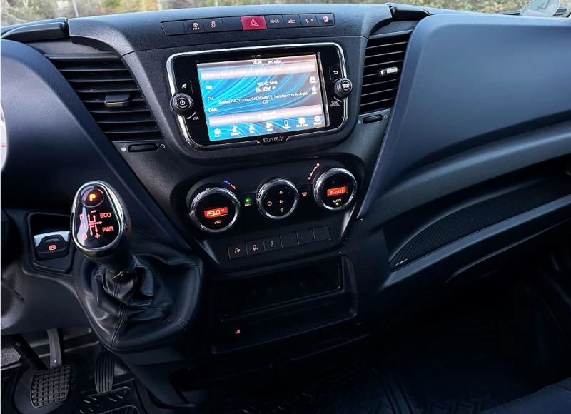 Iveco 35S18 HI-MATIC* ХЛАДИЛЕН* LED* КЛИМА* ВЪЗ.ВЪЗГЛАВНИЦИ, снимка 12 - Бусове и автобуси - 51841204