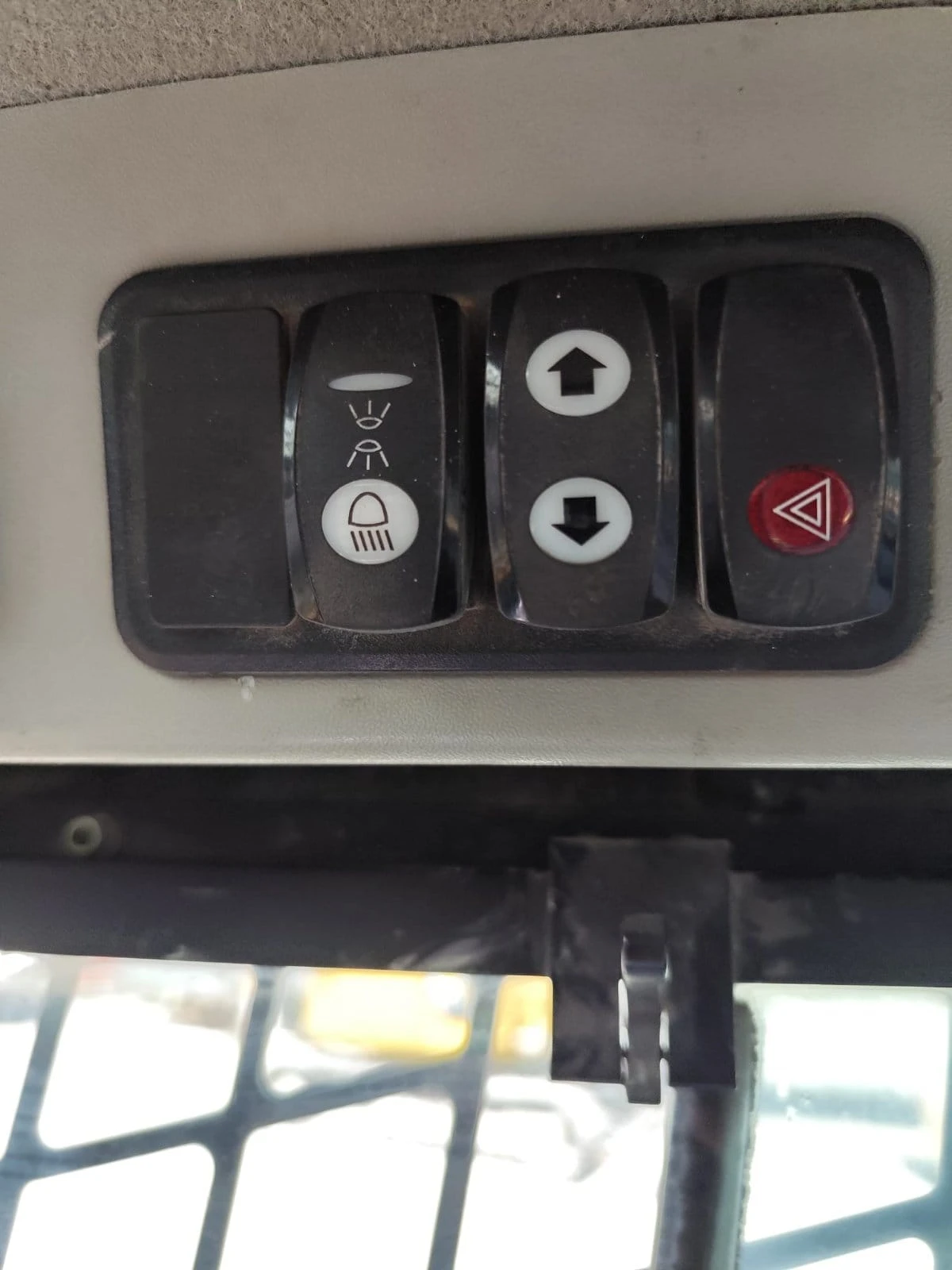 Мини челни товарачи Cat 246D3-КЛИМА+ ПАРНО-УНИКАТ - изображение 8