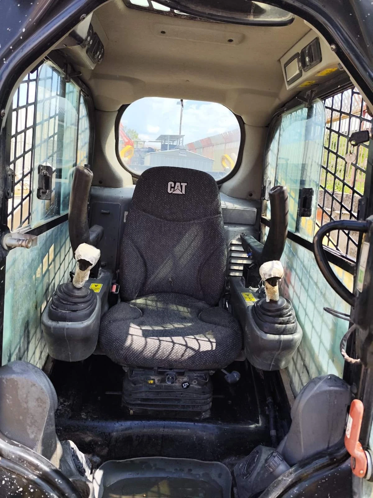 Мини челни товарачи Cat 246D3-КЛИМА+ ПАРНО-УНИКАТ - изображение 2