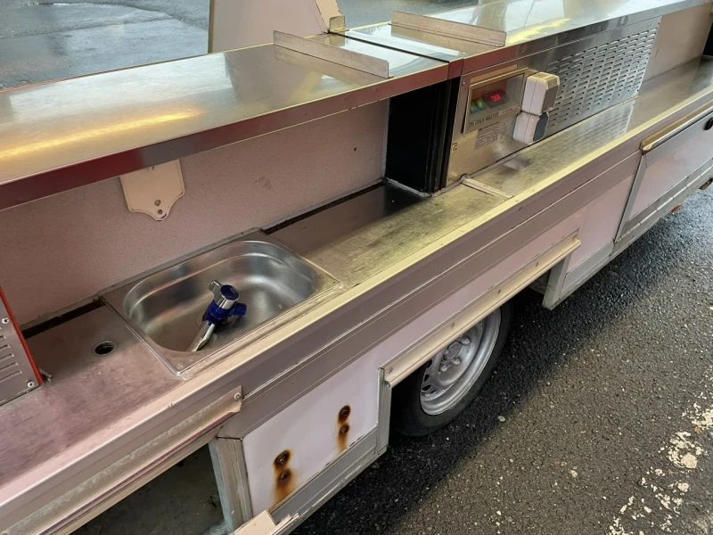 Каравана Adria МАГАЗИН МЕСО И МЛЕЧНИ ПРОДУКТИ , снимка 10 - Каравани и кемпери - 52327575