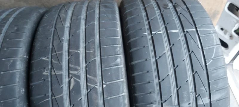 Гуми Летни 255/40R19, снимка 2 - Гуми и джанти - 35148130