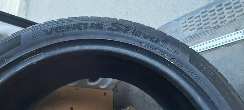 Гуми Летни 255/40R19, снимка 9 - Гуми и джанти - 35148130