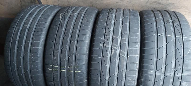 Гуми Летни 255/40R19, снимка 1 - Гуми и джанти - 35148130