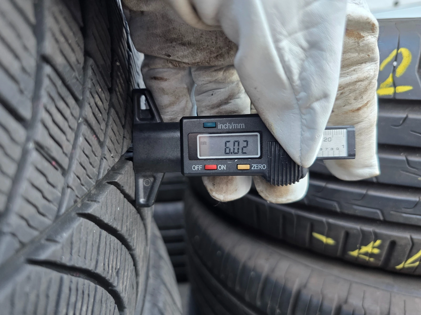 Гуми Всесезонни 245/40R19, снимка 6 - Гуми и джанти - 55492163