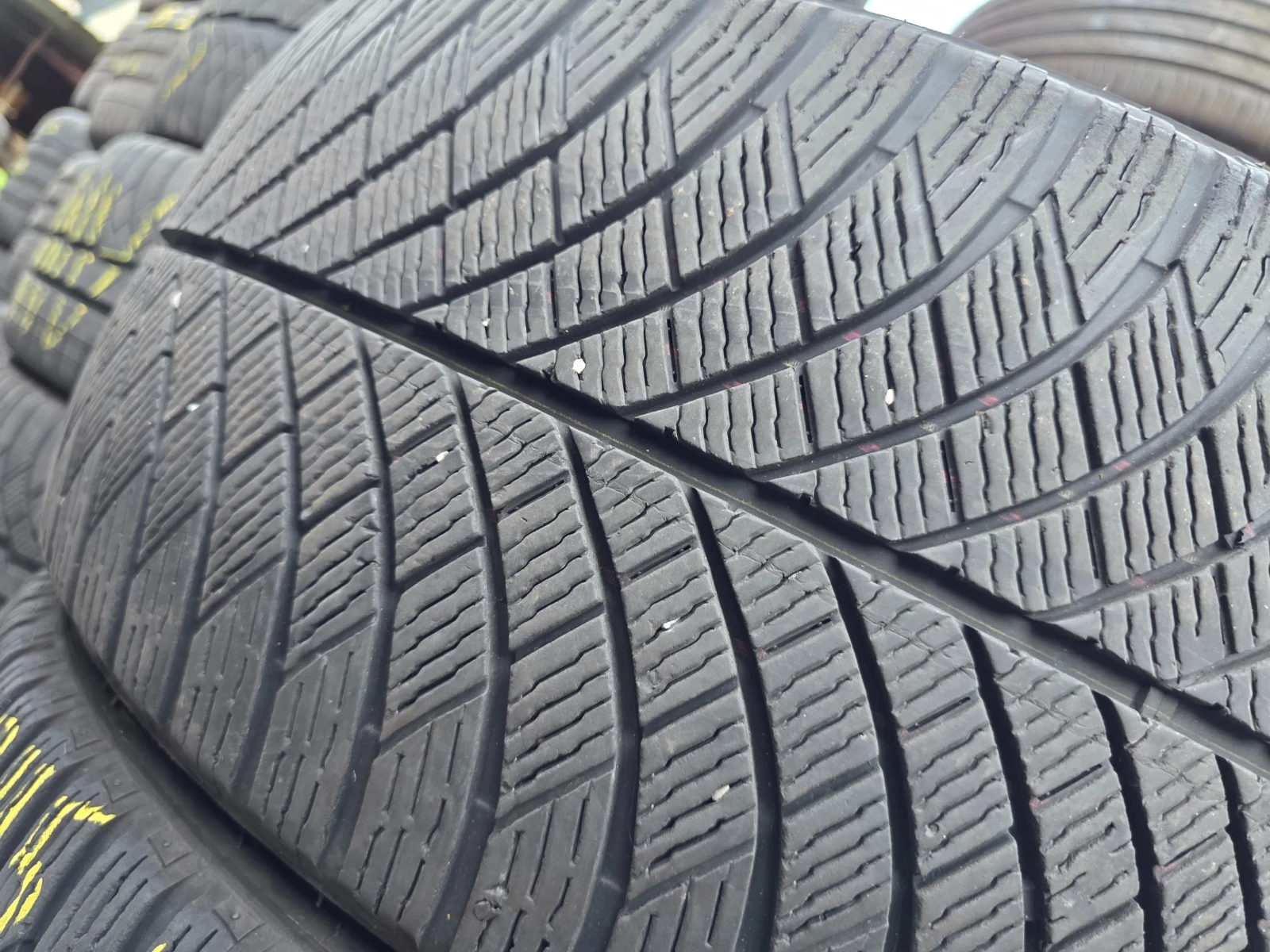 Гуми Всесезонни 245/40R19