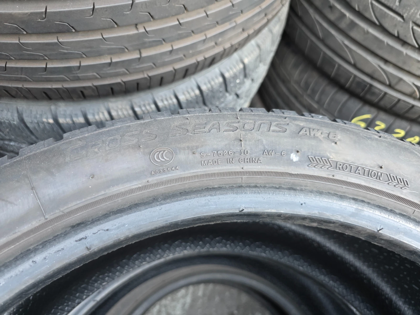 Гуми Всесезонни 245/40R19, снимка 8 - Гуми и джанти - 55492163