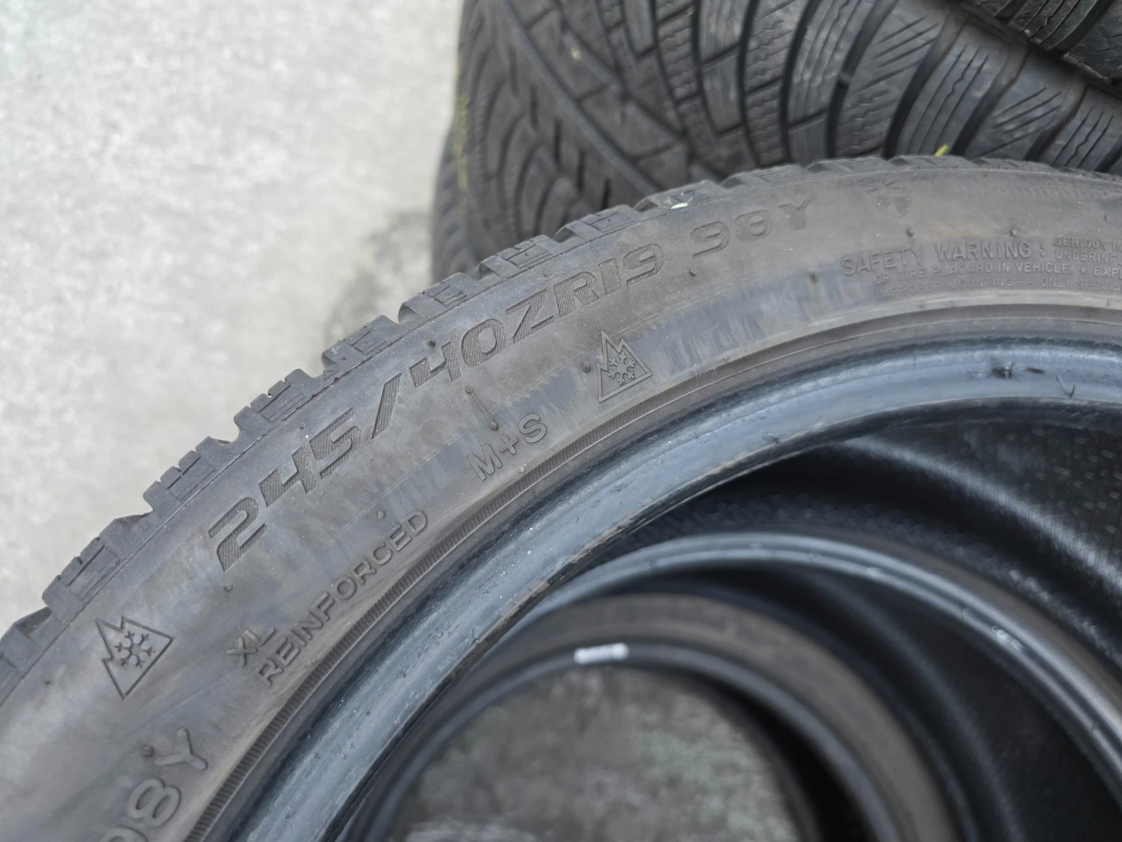 Гуми Всесезонни 245/40R19, снимка 9 - Гуми и джанти - 55492163