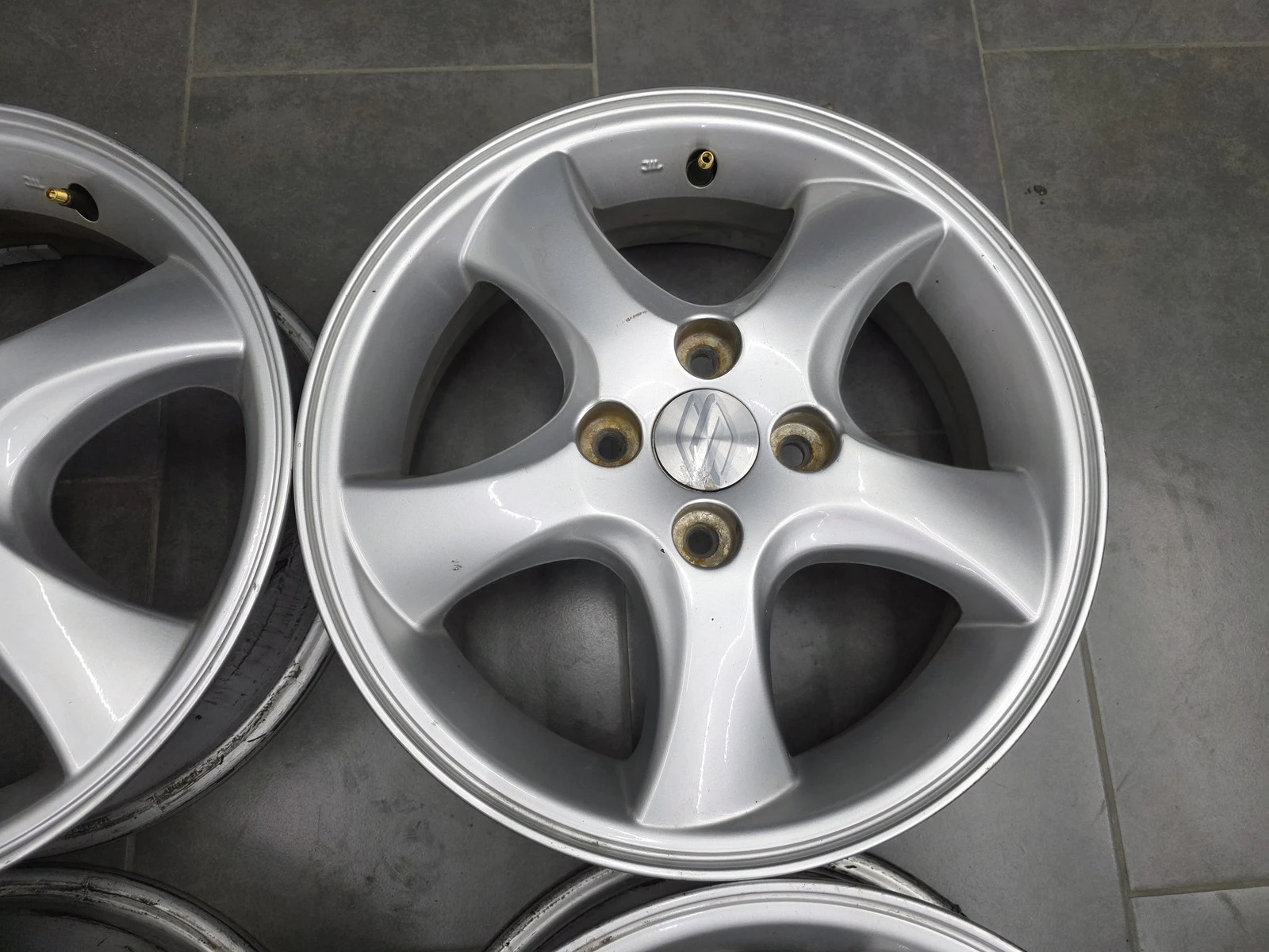 Джанти за Suzuki, снимка 4 - Гуми и джанти - 56723873