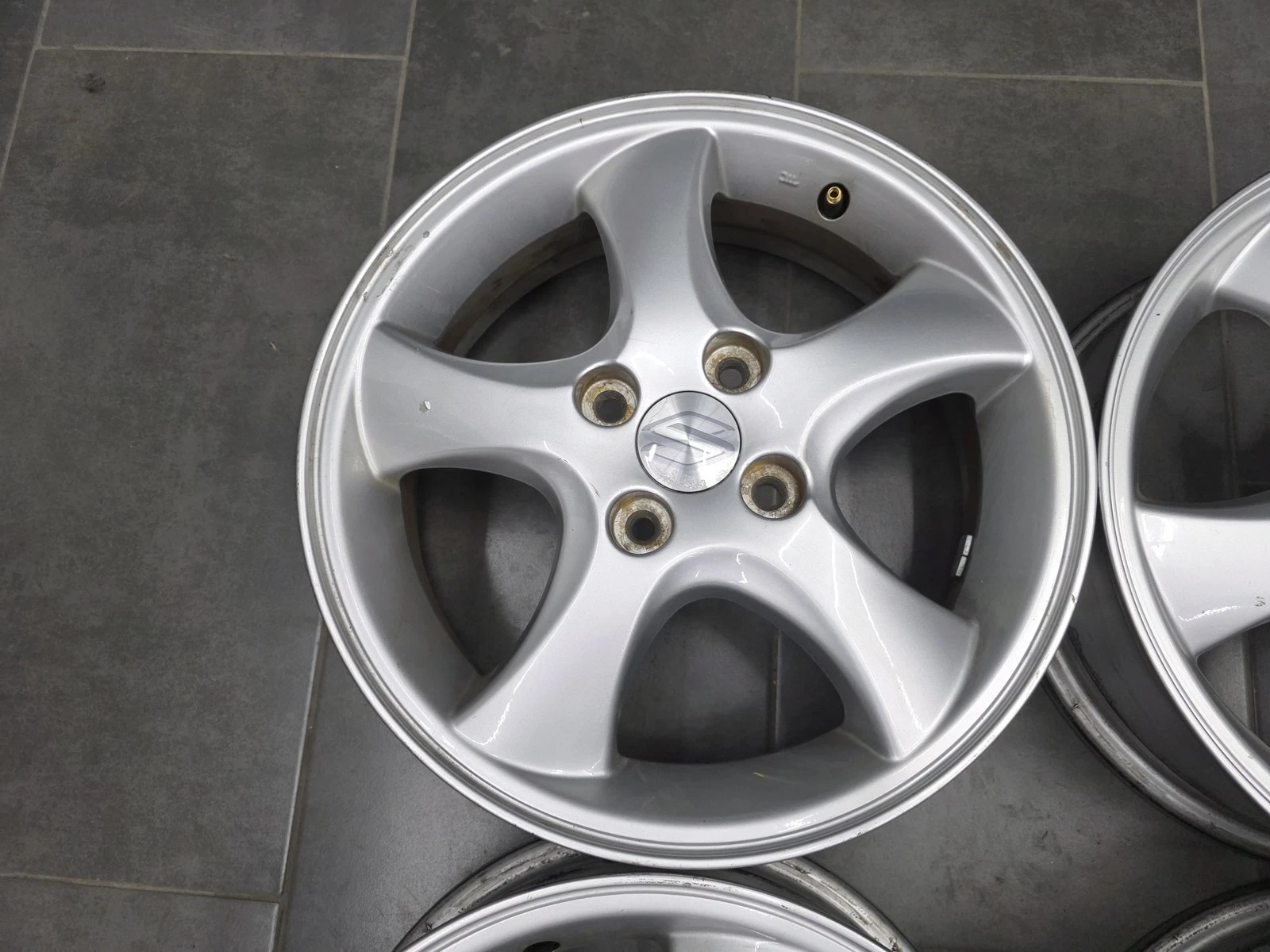 Джанти за Suzuki, снимка 3 - Гуми и джанти - 56723873
