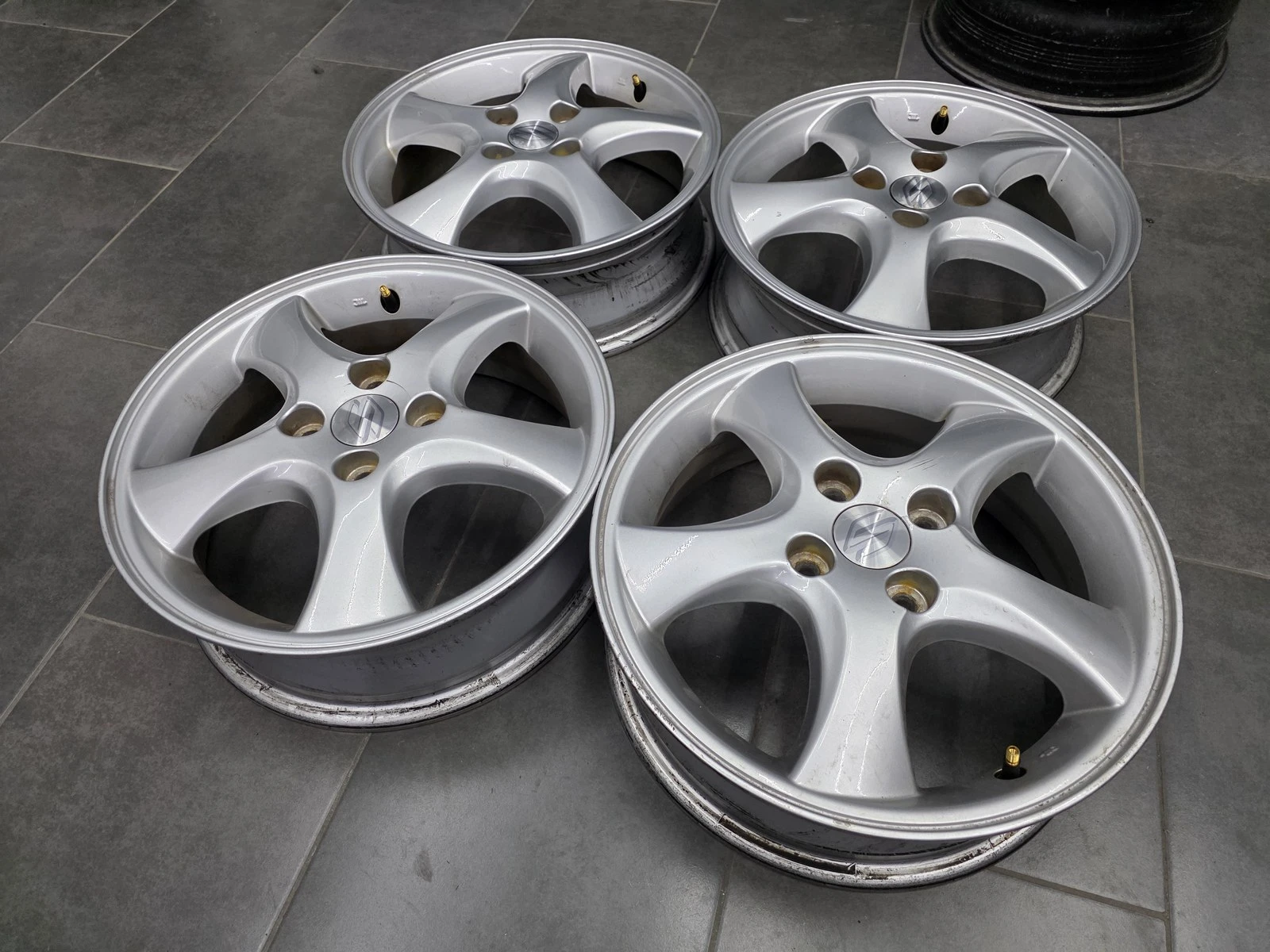 Джанти за Suzuki, снимка 2 - Гуми и джанти - 56723873