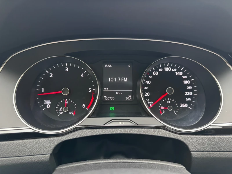 VW Passat 2.0 TDI 150kc DSG от VW България, снимка 11 - Автомобили и джипове - 52308086
