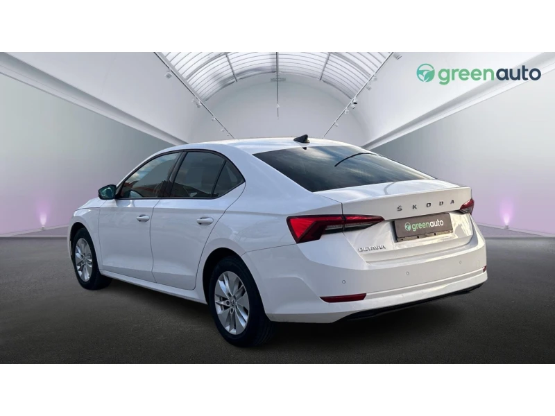 Skoda Octavia 2.0 TDi  M/T, Месечна вноска от 499 лв., снимка 2 - Автомобили и джипове - 52363007