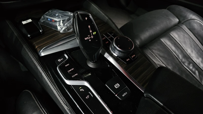BMW 520 d M sport, снимка 8 - Автомобили и джипове - 52563206