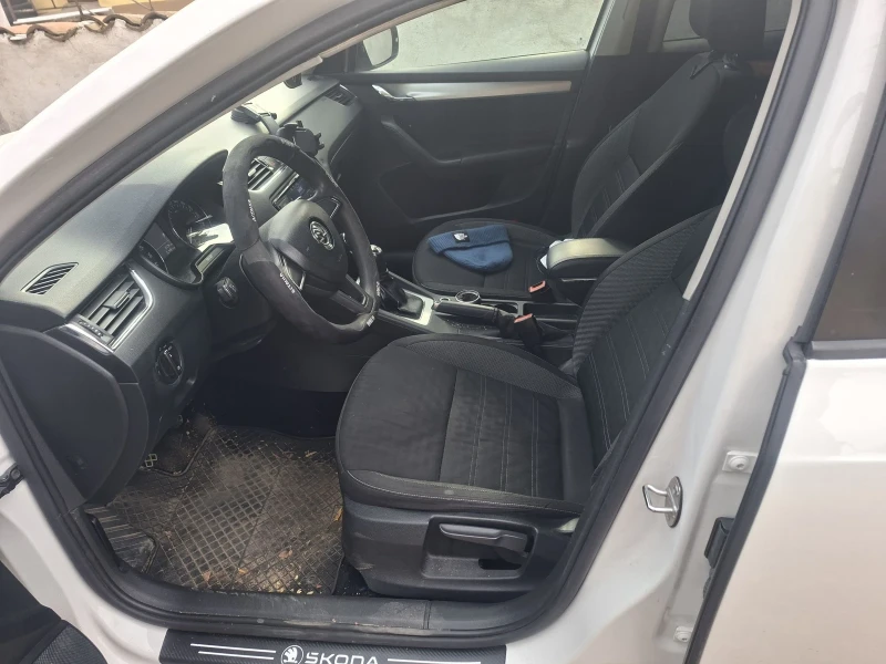Skoda Octavia, снимка 9 - Автомобили и джипове - 52970061