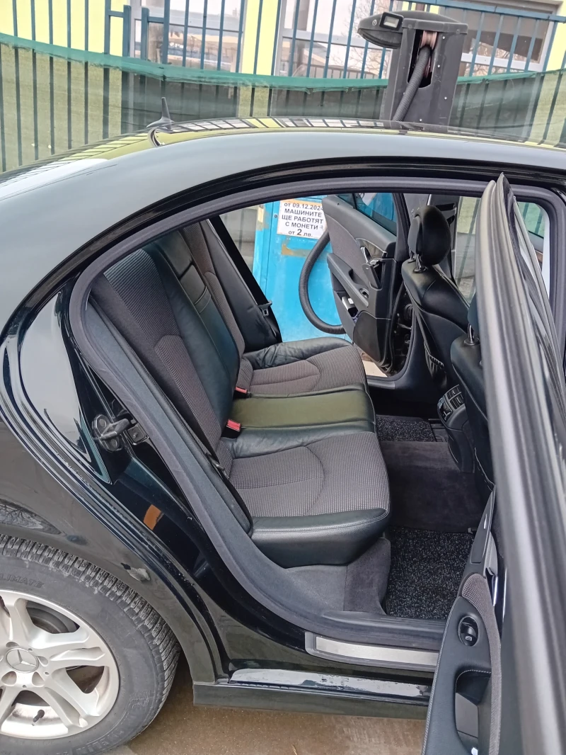 Mercedes-Benz E 220, снимка 12 - Автомобили и джипове - 53102235