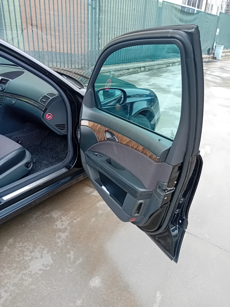 Mercedes-Benz E 220, снимка 9 - Автомобили и джипове - 53102235