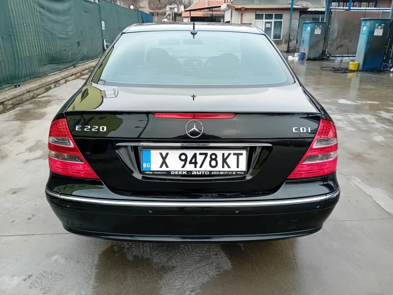 Mercedes-Benz E 220, снимка 3 - Автомобили и джипове - 53102235