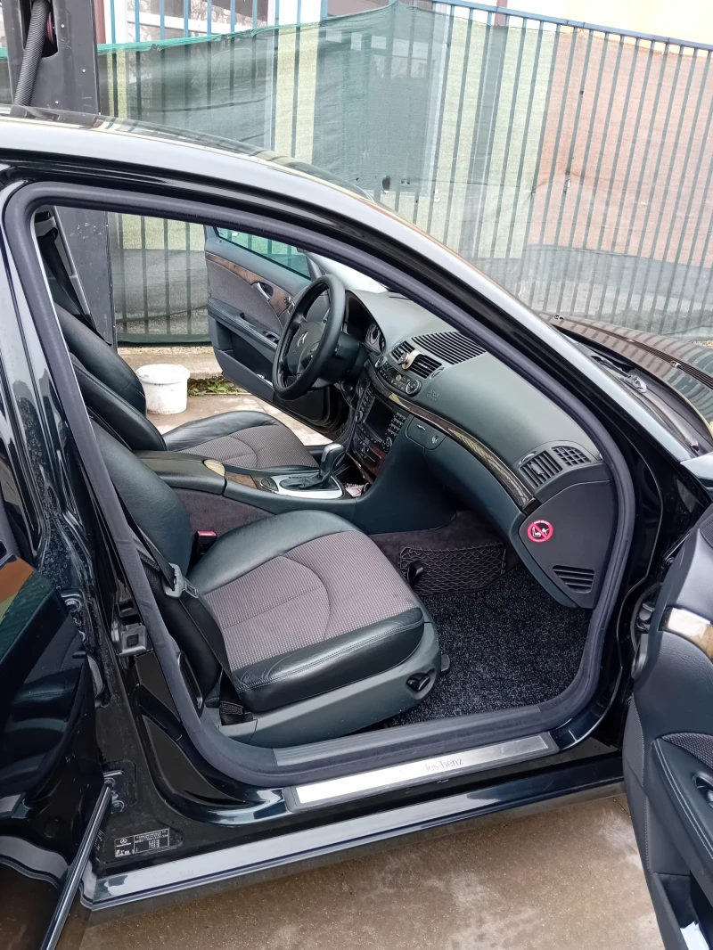 Mercedes-Benz E 220, снимка 11 - Автомобили и джипове - 53102235