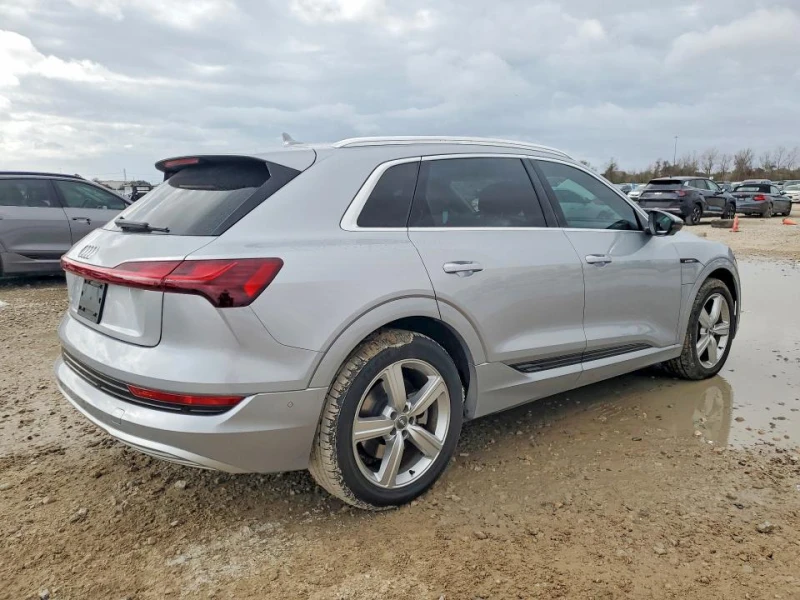 Audi E-Tron PRESTIGE* S-Line* 360* КОжа* Подгрев* Пано* , снимка 3 - Автомобили и джипове - 53367824