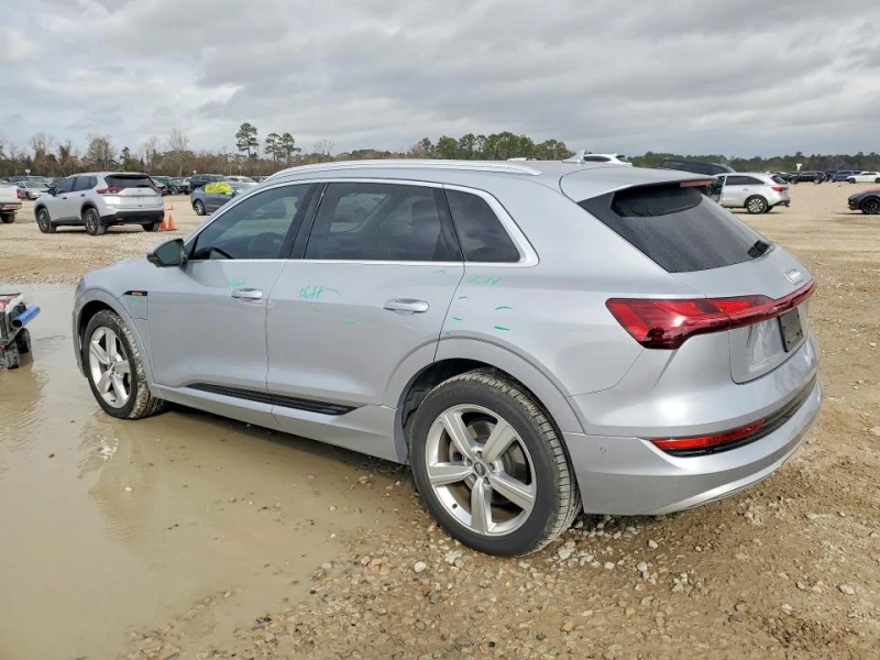 Audi E-Tron PRESTIGE* S-Line* 360* КОжа* Подгрев* Пано* , снимка 2 - Автомобили и джипове - 53367824