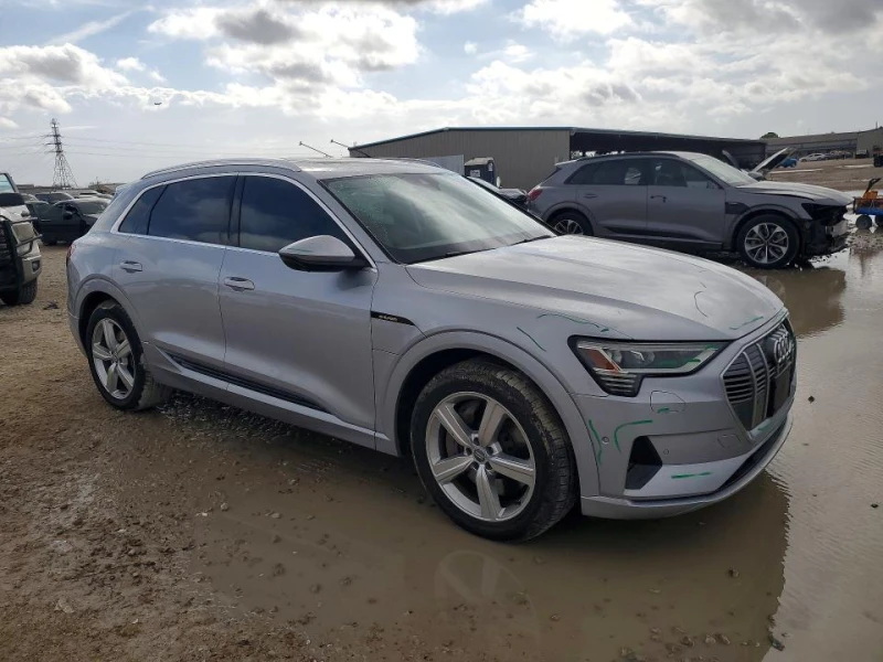 Audi E-Tron PRESTIGE* S-Line* 360* КОжа* Подгрев* Пано* , снимка 4 - Автомобили и джипове - 53367824