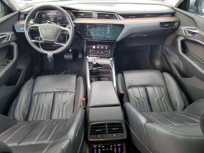 Audi E-Tron PRESTIGE* S-Line* 360* КОжа* Подгрев* Пано* , снимка 8 - Автомобили и джипове - 53367824