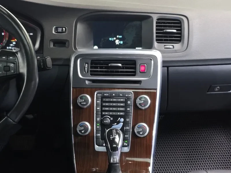Volvo S60 D4, снимка 12 - Автомобили и джипове - 55559888
