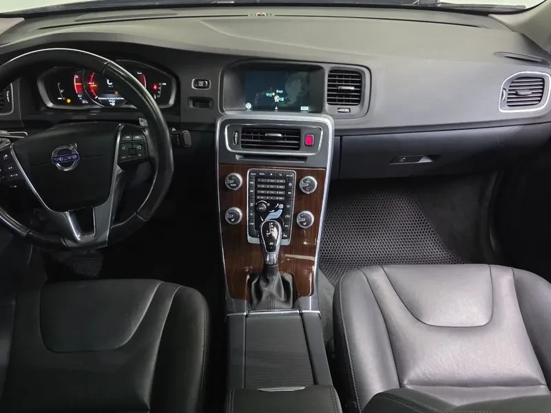 Volvo S60 D4, снимка 7 - Автомобили и джипове - 55559888