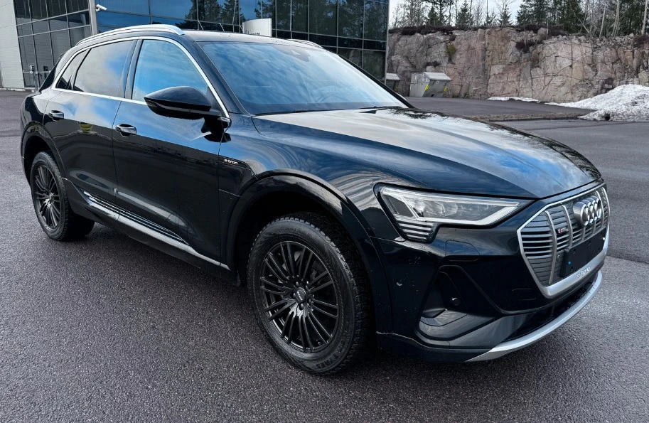 Audi E-Tron S-Line quattro - изображение 3