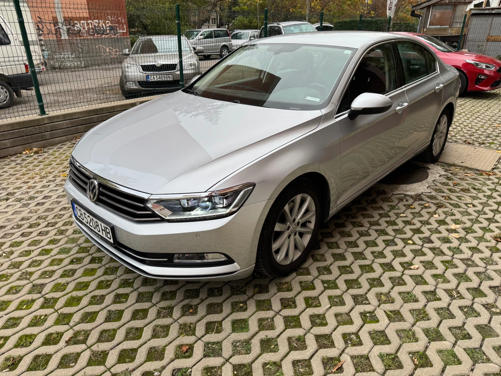 VW Passat 2.0 TDI 150kc DSG от VW България - изображение 2