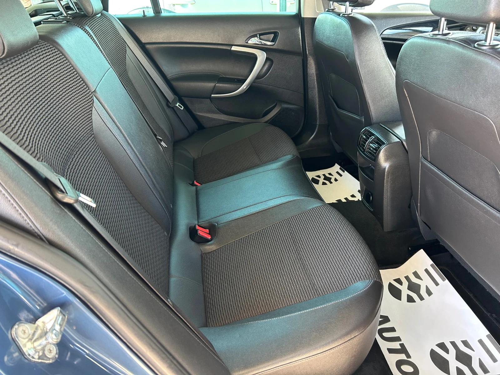 Opel Insignia 2.0d* 170k.c* COSMO* NAVI* FULL, снимка 9 - Автомобили и джипове - 53763859